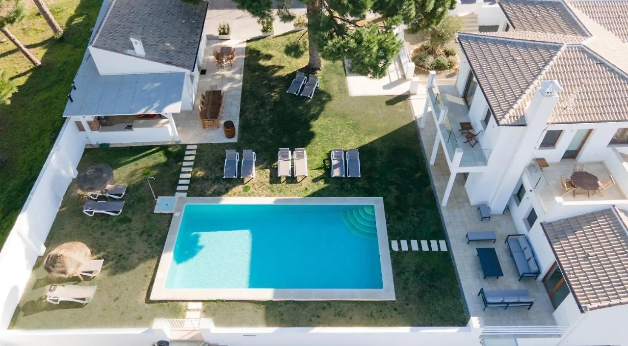 Tess Villa Maria 알하우린데라토레